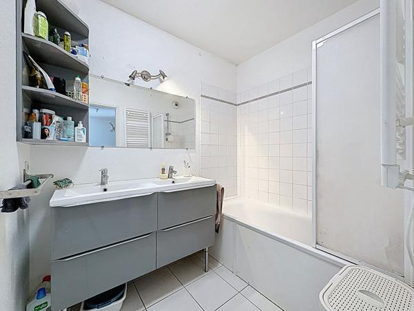 À vendre ? Maison 3 chambres avec jardin et stationnement à Saint-Pierre-des-Corps proche gare tgv ,centre ville, commerces