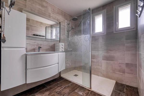 Maison parfaite pour une grande famille – 6 chambres, jardin et impasse