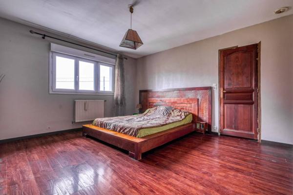 Maison parfaite pour une grande famille – 6 chambres, jardin et impasse