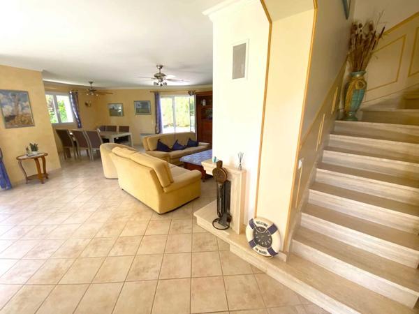 Villa Familiale avec Jardin, Piscine et Plage à Proximité