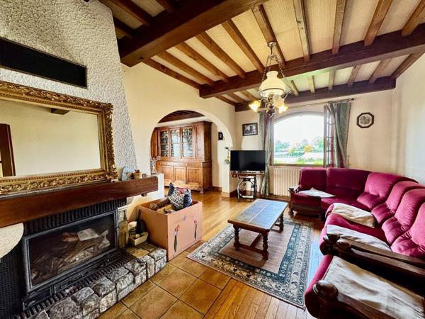 À vendre à Villosanges – Maison familiale au charme des années 80 !