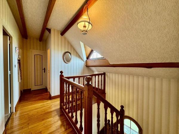 À vendre à Villosanges – Maison familiale au charme des années 80 !
