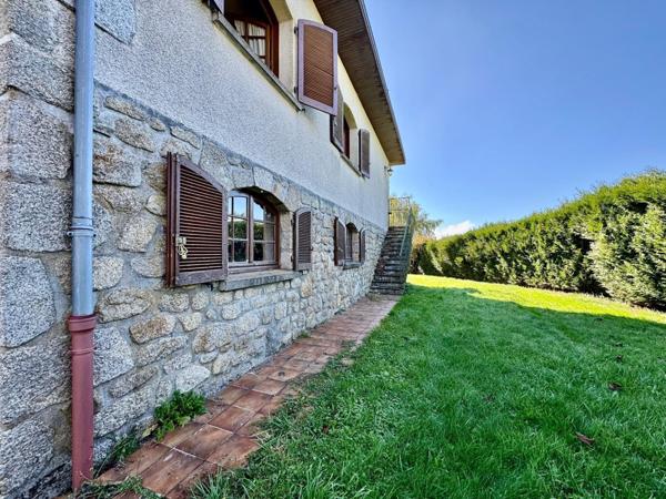 À vendre à Villosanges – Maison familiale au charme des années 80 !