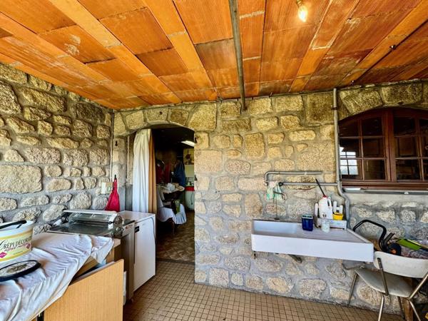 À vendre à Villosanges – Maison familiale au charme des années 80 !