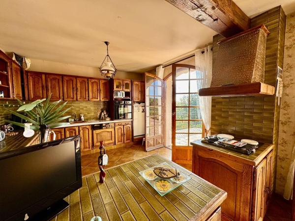 À vendre à Villosanges – Maison familiale au charme des années 80 !