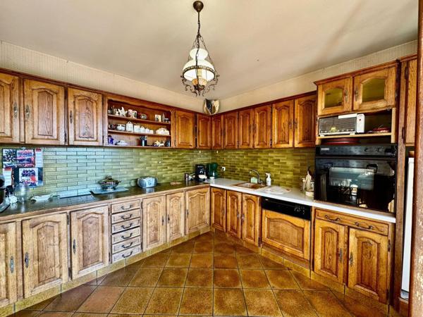 À vendre à Villosanges – Maison familiale au charme des années 80 !