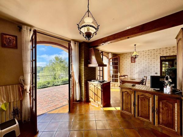 À vendre à Villosanges – Maison familiale au charme des années 80 !