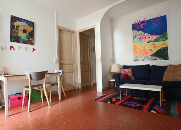 Appartement à vendre    3 pièces • 51,69 m2 Marseille 5