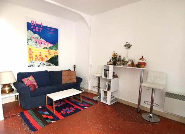 Appartement à vendre    3 pièces • 51,69 m2 Marseille 5