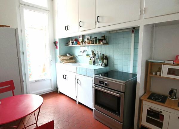 Appartement à vendre    3 pièces • 51,69 m2 Marseille 5