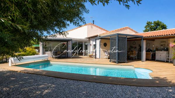 VILLA DE PLAIN-PIED , 164.7 M² ,4 CHAMBRES , 3 SUITES ?,PISCINE , TERRAIN 1 025 M²