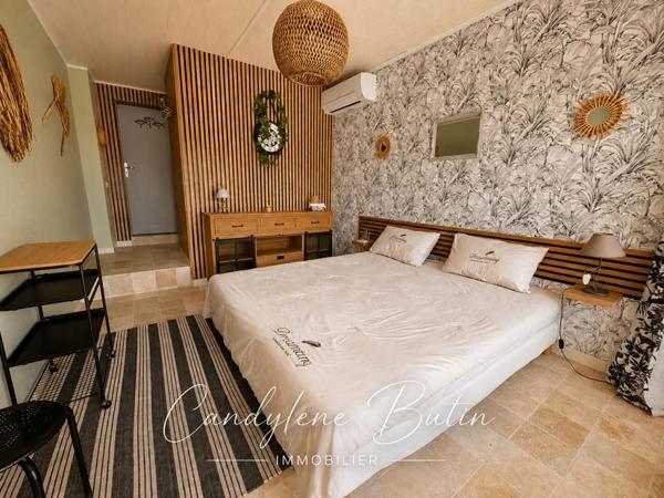 VILLA DE PLAIN-PIED , 164.7 M² ,4 CHAMBRES , 3 SUITES ?,PISCINE , TERRAIN 1 025 M²
