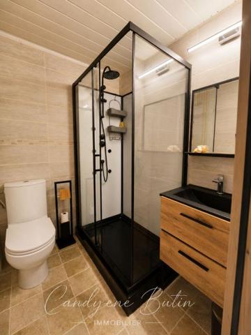 VILLA DE PLAIN-PIED , 164.7 M² ,4 CHAMBRES , 3 SUITES ?,PISCINE , TERRAIN 1 025 M²