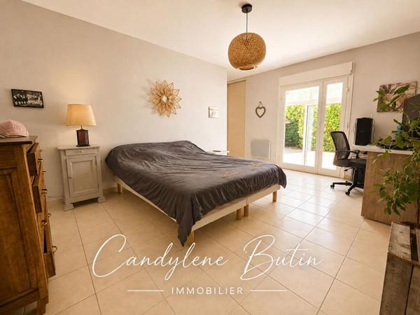 VILLA DE PLAIN-PIED , 164.7 M² ,4 CHAMBRES , 3 SUITES ?,PISCINE , TERRAIN 1 025 M²