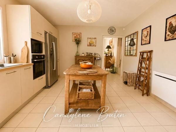 VILLA DE PLAIN-PIED , 164.7 M² ,4 CHAMBRES , 3 SUITES ?,PISCINE , TERRAIN 1 025 M²
