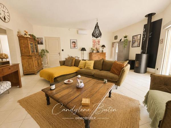 VILLA DE PLAIN-PIED , 164.7 M² ,4 CHAMBRES , 3 SUITES ?,PISCINE , TERRAIN 1 025 M²