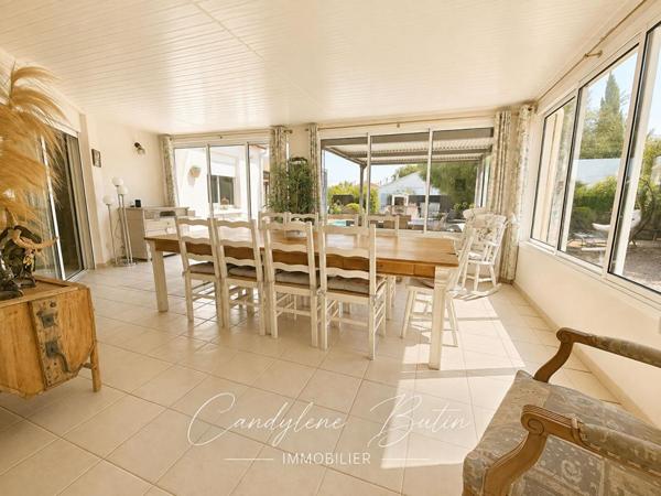 VILLA DE PLAIN-PIED , 164.7 M² ,4 CHAMBRES , 3 SUITES ?,PISCINE , TERRAIN 1 025 M²