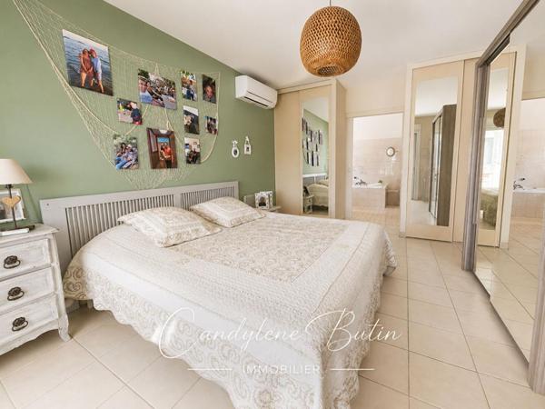 VILLA DE PLAIN-PIED , 164.7 M² ,4 CHAMBRES , 3 SUITES ?,PISCINE , TERRAIN 1 025 M²