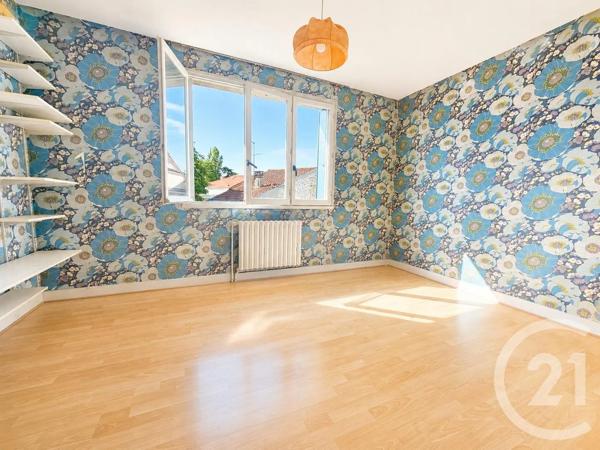 Maison à vendre  7 pièces - 146,39 m 2   ST MAUR DES FOSSES  - 94