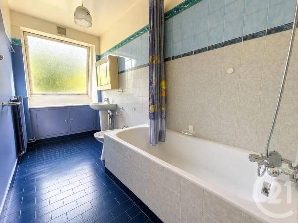 Maison à vendre  7 pièces - 146,39 m 2   ST MAUR DES FOSSES  - 94