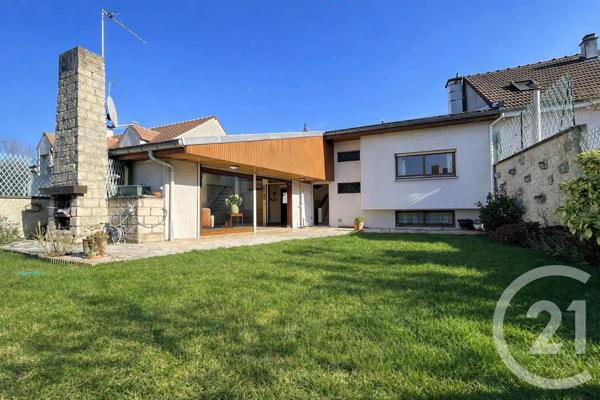 Maison à vendre  7 pièces - 146,39 m 2   ST MAUR DES FOSSES  - 94