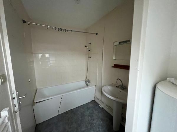 Immeuble Evron 7 pièce(s) 153.8 m2