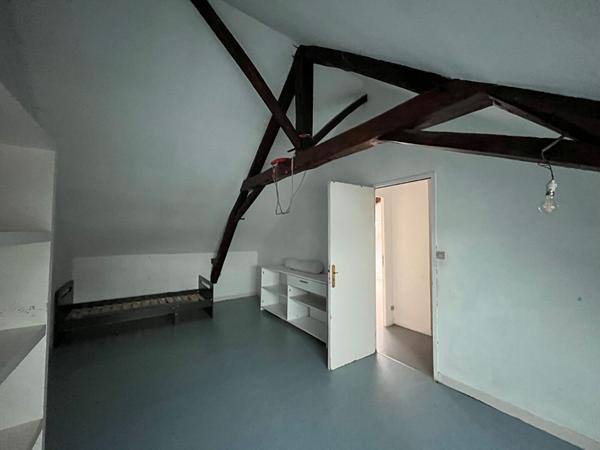 Immeuble Evron 7 pièce(s) 153.8 m2