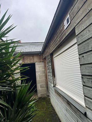 Immeuble Evron 7 pièce(s) 153.8 m2