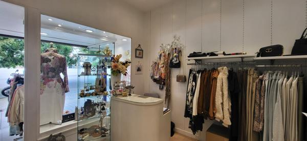 Fonds De Commerce
        
        - 80 m²