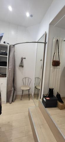 Fonds De Commerce
        
        - 80 m²