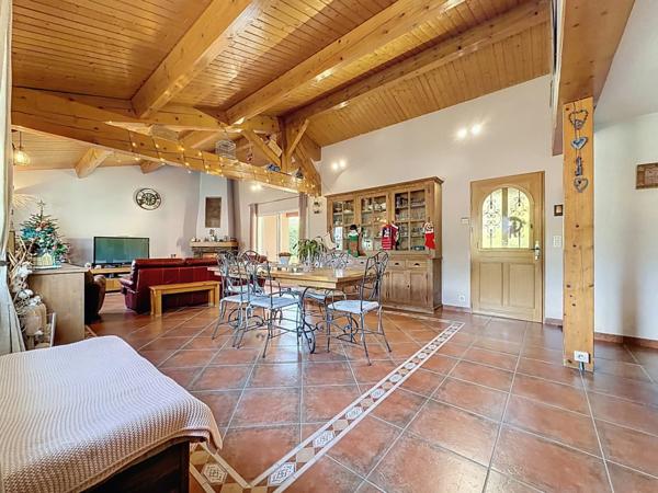 CLERMONT L'HERAULT (34)-Maison à vendre 6 pièces - 173,6 m2 habitables (197 m2 au sol) - Terrain arboré et clos avec piscine de 960 m2 - Garage double - Dépendance de 42 m2 au sol