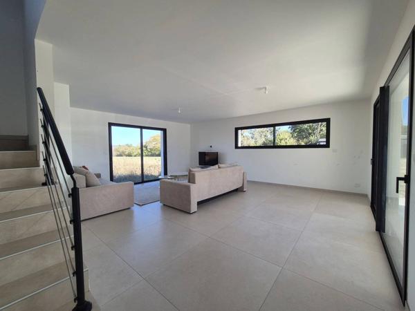 MAISON DE 2025 DE 149.50 M2 HABITABLE SUR UN TERRAIN DE 3700 M2 AVEC 4 CHAMBRES DONT UNE CHAMBRE PARENTALE AU RDC