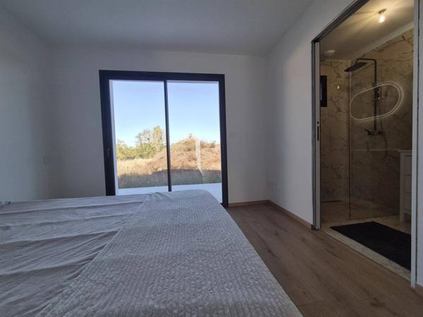 MAISON DE 2025 DE 149.50 M2 HABITABLE SUR UN TERRAIN DE 3700 M2 AVEC 4 CHAMBRES DONT UNE CHAMBRE PARENTALE AU RDC
