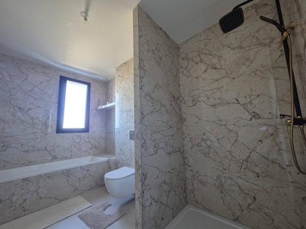 MAISON DE 2025 DE 149.50 M2 HABITABLE SUR UN TERRAIN DE 3700 M2 AVEC 4 CHAMBRES DONT UNE CHAMBRE PARENTALE AU RDC