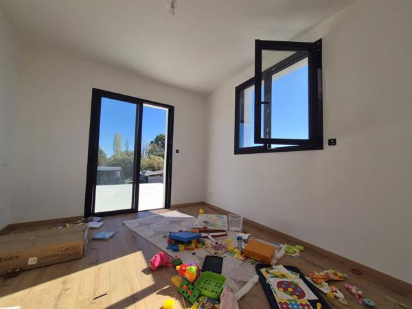 MAISON DE 2025 DE 149.50 M2 HABITABLE SUR UN TERRAIN DE 3700 M2 AVEC 4 CHAMBRES DONT UNE CHAMBRE PARENTALE AU RDC