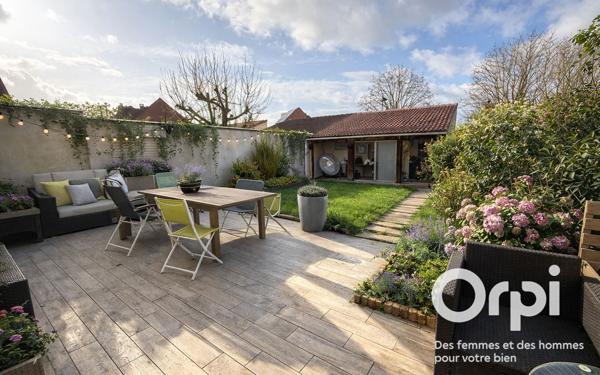 Maison à vendre    6 pièces •  Voisins-le-Bretonneux