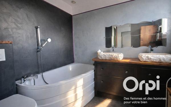 Maison à vendre    6 pièces •  Voisins-le-Bretonneux