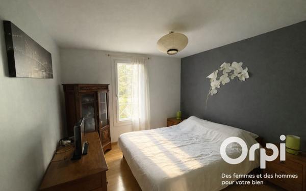 Maison à vendre    6 pièces •  Voisins-le-Bretonneux