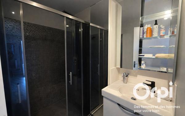 Maison à vendre    6 pièces •  Voisins-le-Bretonneux