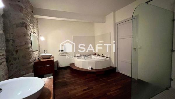 Maison de ville 8 pieces, 5 chambres, 289 m2