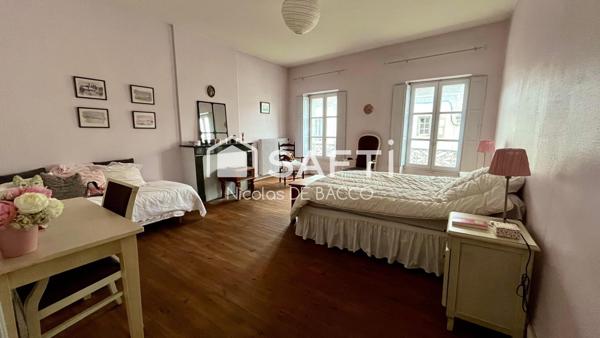 Maison de ville 8 pieces, 5 chambres, 289 m2