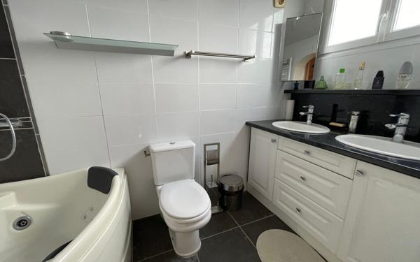 Maison à vendre    6 pièces •  Port-des-Barques