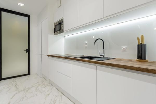 Grand studio meublé sur les quais du Rhône