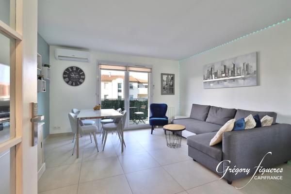 SAINT-PRIEST VILLAGE – Studio lumineux avec balcon, climatisation et garage