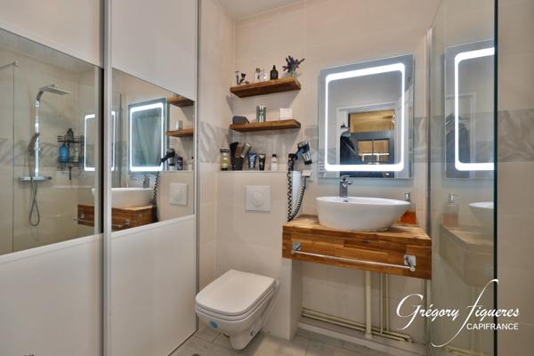 SAINT-PRIEST VILLAGE – Studio lumineux avec balcon, climatisation et garage