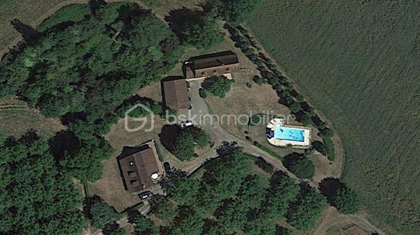 Maison en pierre de 240 m²