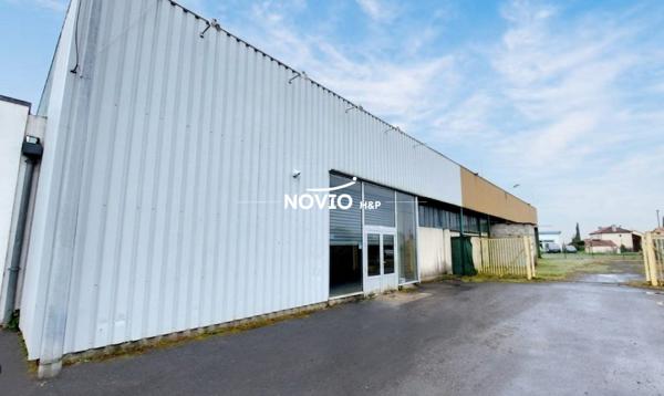 Local professionnel 1300 m²