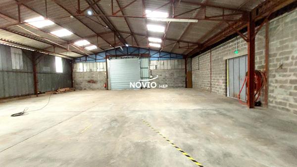 Local professionnel 1300 m²