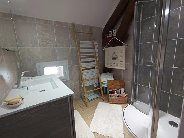 Maison de village rénovée – 4 chambres + grange aménageable – Proche Montmorillon