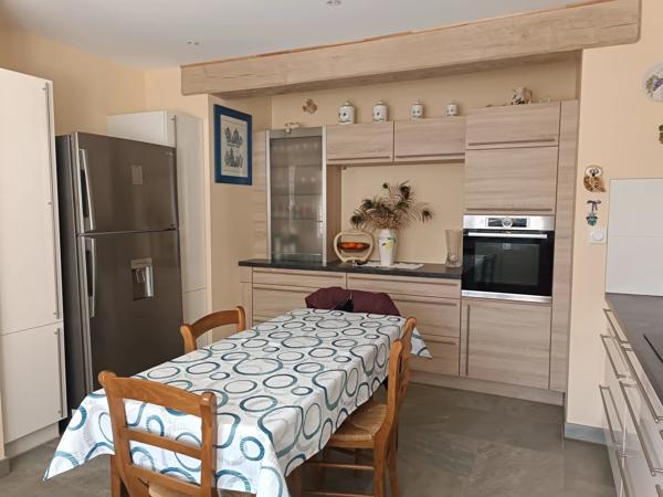 Maison de village rénovée – 4 chambres + grange aménageable – Proche Montmorillon